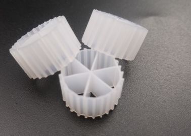 購入 下水処理 MBBRフィルターメディア 0.96 - 0.98g/Cm3密度 白色無酸素タンクA/O技術 online manufacture