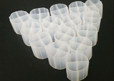 購入 白色 MBBR バイオキャリアメディア アナエロビックタンク 純 HDPE 素材と 12 * 9mm サイズ online manufacture