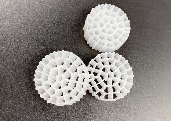 購入 純 HDPE 25*10MM 白色 MBBR プラスチックフィルターメディア 大面積 online manufacture