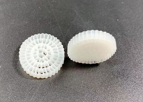 購入 HDPE Mbbr キャリアバイオフィルター 魚場用の吊り床 25x4MM online manufacture