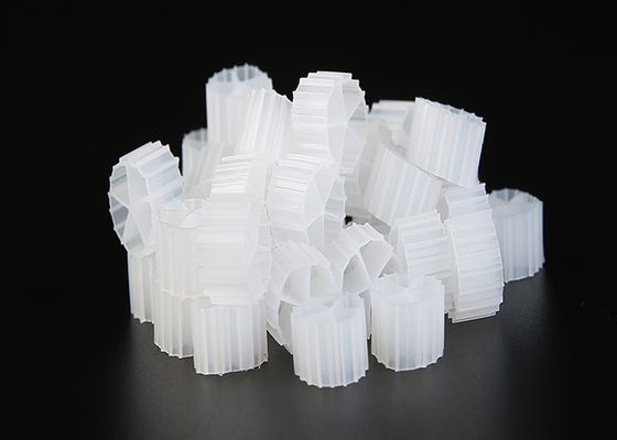 色彩のあるHDPE カルドネスK1フィルターメディア バイオフィルム 10mm X 7mm