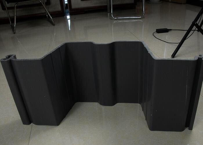 毒性ゼロのコーティング PVCシート スタイ 灰色 川の保護のために