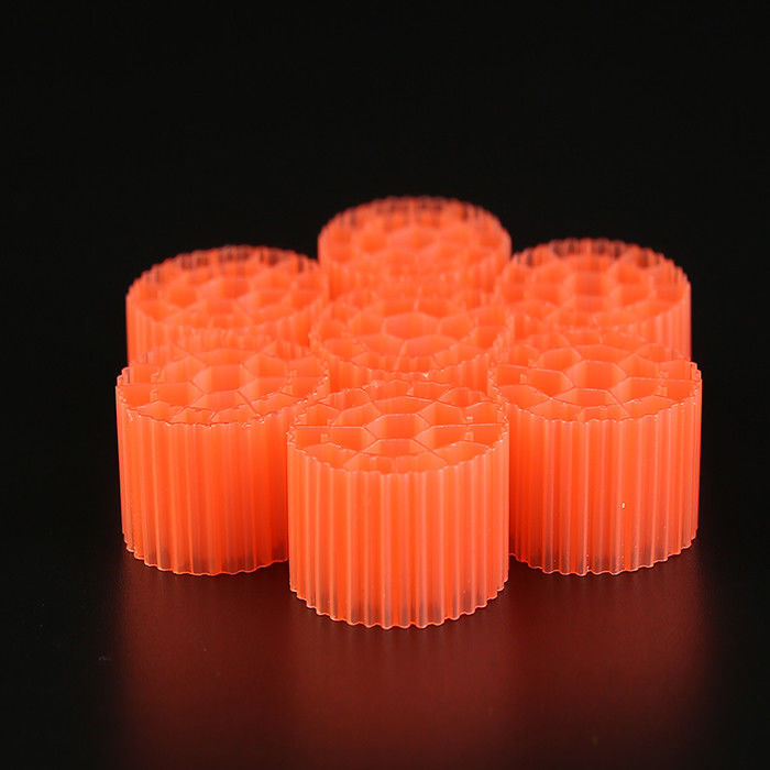 MBBRバイオフィルターメディア プラスチックフィルターメディア 0.96 - 0.98g/cm3 密度 白色