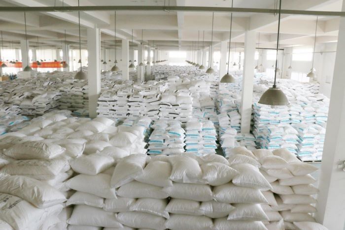 高効率の白色プラスチック素材 フィルターメディア 廃棄物水処理 mbbr ラスシステムのための大きな表面