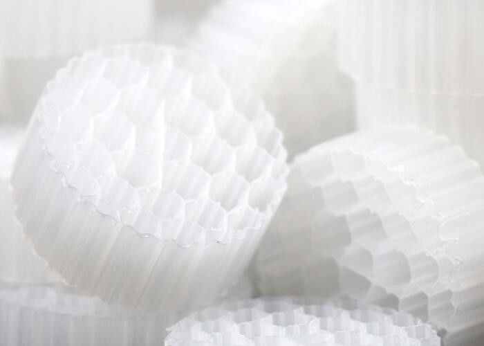 特殊式 MBBR フィルタメディア 純 HDPE 素材と白黒色 RAS