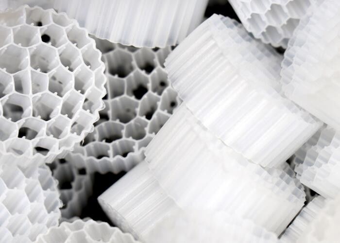 特殊式 MBBR フィルタメディア 純 HDPE 素材と白黒色 RAS