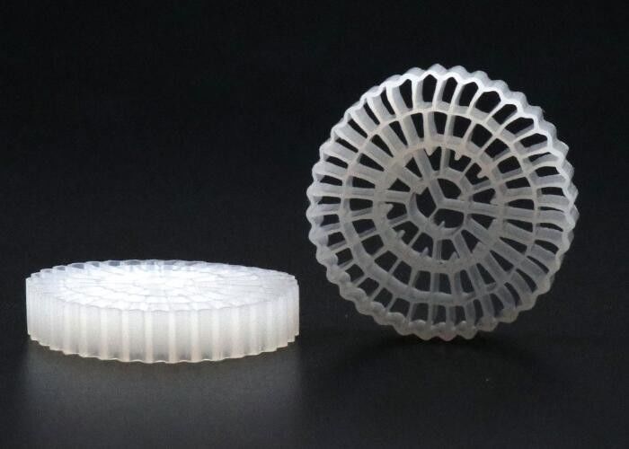 バイオフィルム 成長 急速 K1 マイクロフィルター メディア 25*10mm 色彩のある HDPE カルドネス