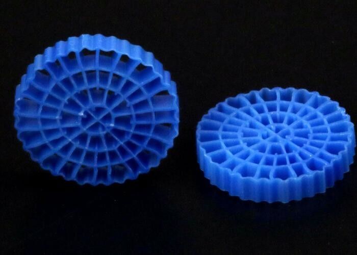 大面積 25*4mm 白色の原始HDPE素材 MBBRバイオフィルムメディア