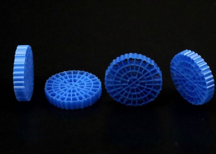 水族館池の魚 青色 MBBR 浮遊船 大面積 >1200M2/M3 SBR テクノロジー 25*4mm メディア