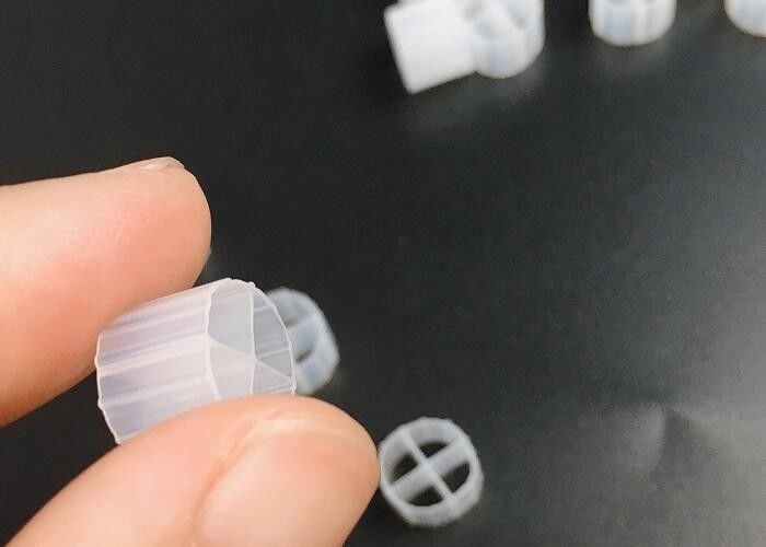 ヒップス ホワイト カラー プラスチック バイオメディア 移動ベッド バイオフィルター 12*9mm サイズ