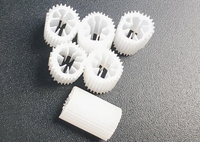 空間節約 プラスチック浮遊フィルターメディア カルドネス バイオフィルターメディア