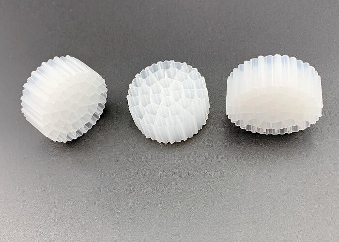 FDA PE37 25*10MM ホワイト HDPE MBBR フローティングフィルターメディア