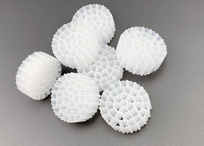 白色 HDPE K1 フィルターメディア PE37 水質改善