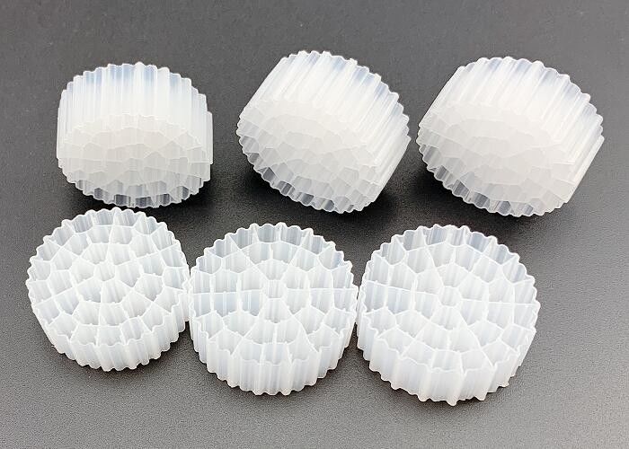 白色 HDPE K1 フィルターメディア PE37 水質改善