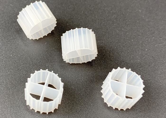 11*7mm MBBR バイオフィルターメディア K1 白色と原始HDPE素材