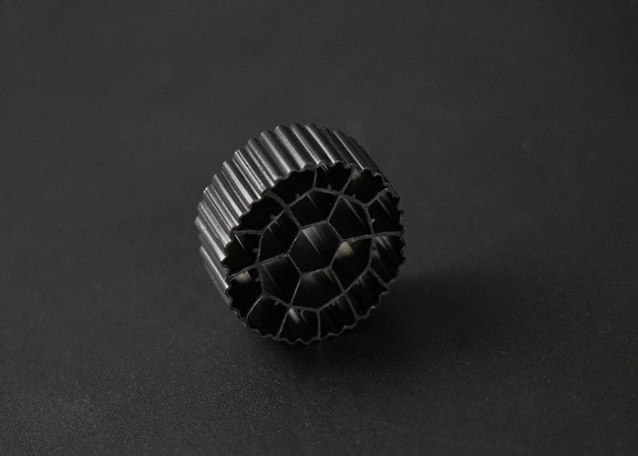 ヴァージンHDPE素材 MBBRフィルターメディア バイオフィルター 25mm X12mm サイズ 600 m2/m3 表面面積