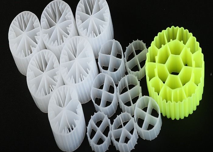 浮遊する純 HDPE アクアポニクス バイオフィルター メディア バイオボール バイオセル