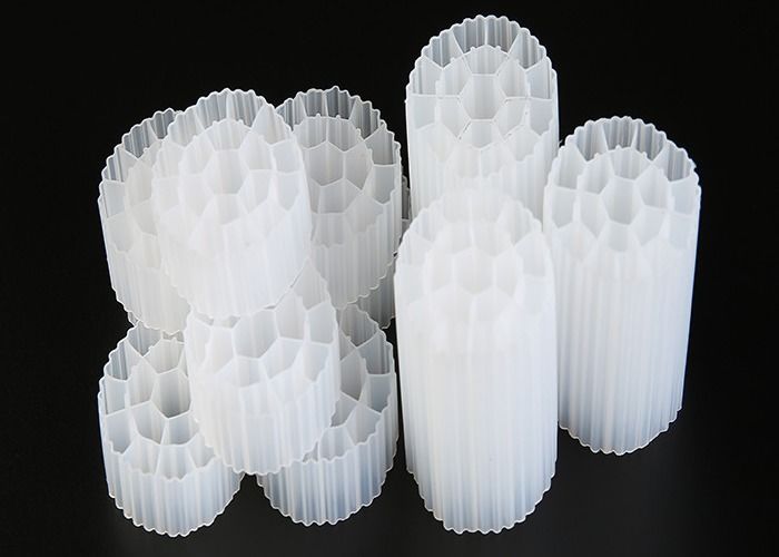 35mm × 18mm サイズ 純 HDPE 素材 MBBR バイオメディア PE07 水族館用