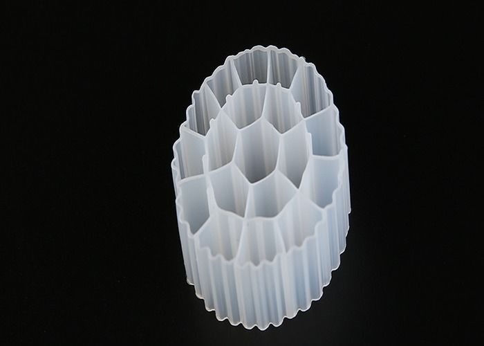 白色 MBBR フィルター メディア K3 バイオ メディア 純 HDPE の良い衝撃耐性