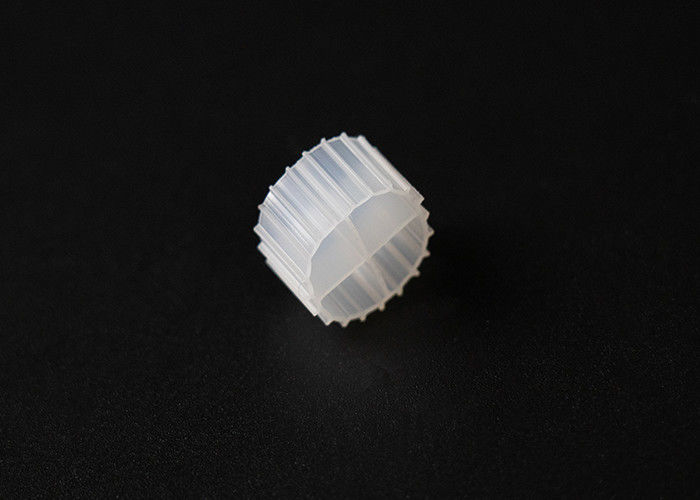 白色 Hdpe MBBR バイオフィルターメディア 900m2/M3 大面積