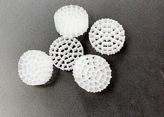 ヴァージン HDPE IFAS テクノロジー MBBR フローティングフィルターメディア 白色