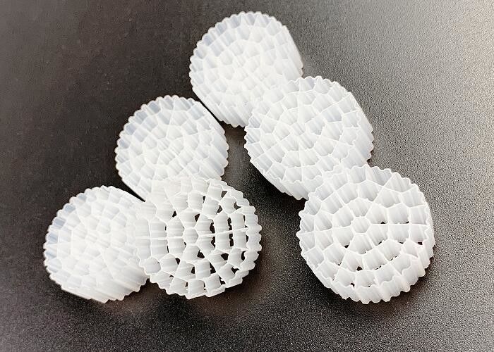 プラスチックのバイオメディア空気装置 IFAS MBBR K1 フィルターメディア 白色