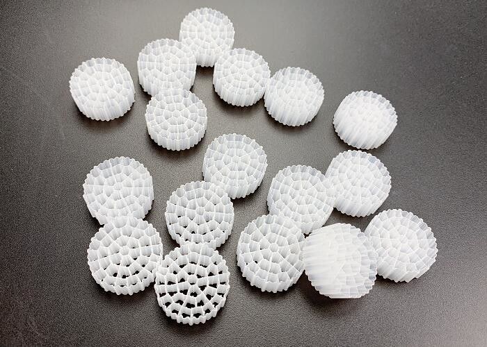 プラスチックバイオメディア エクストルーションパイプ バイオチューブ MBBR カルドネスフィルターメディア どんな色でも