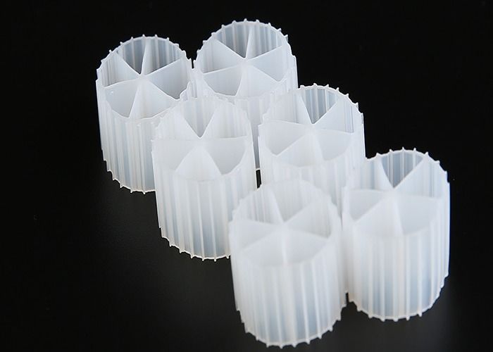 魚池 MBBR バイオメディア K1 移動ベッドフィルター 純 HDPE 材料 85% 孔隙度