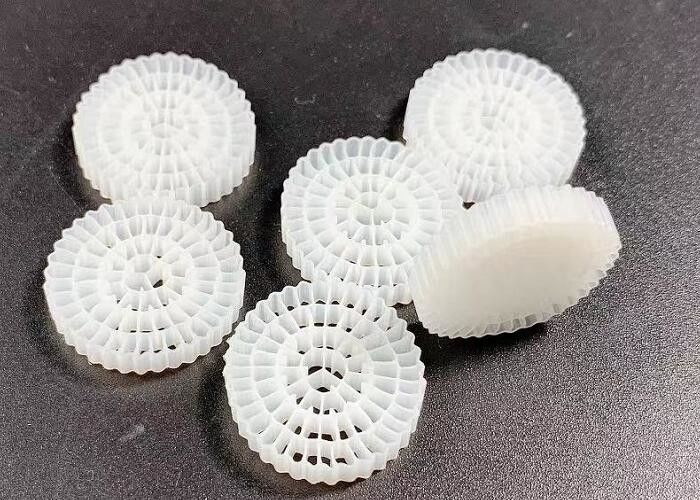 HDPE Mbbr キャリアバイオフィルター 魚場用の吊り床 25x4MM